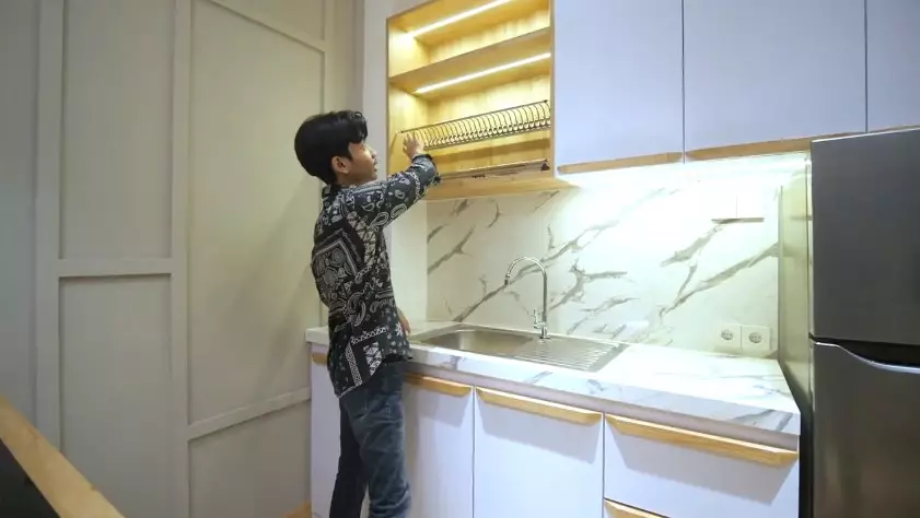 Dapur sumpek Mumuk Gomez dimakeover © YouTube