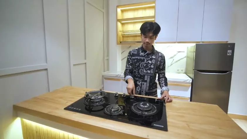 Dapur sumpek Mumuk Gomez dimakeover © YouTube