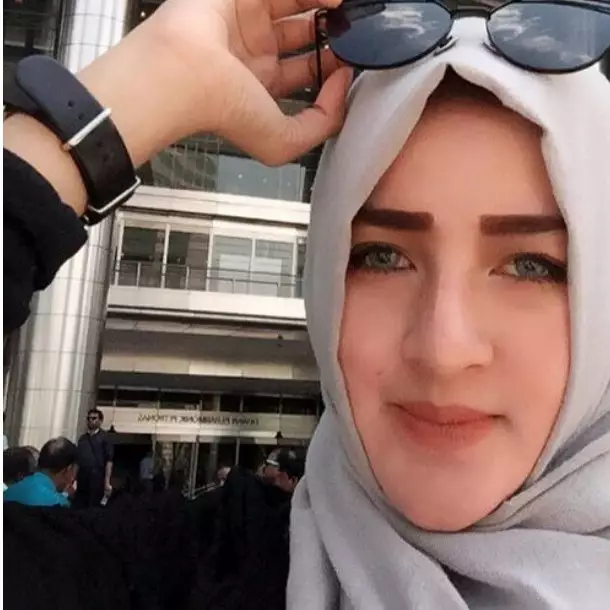 Dulu banting tulang demi bisa kuliah kini jadi bos skincare, begini 9 potret lawas Shandy Purnamasari