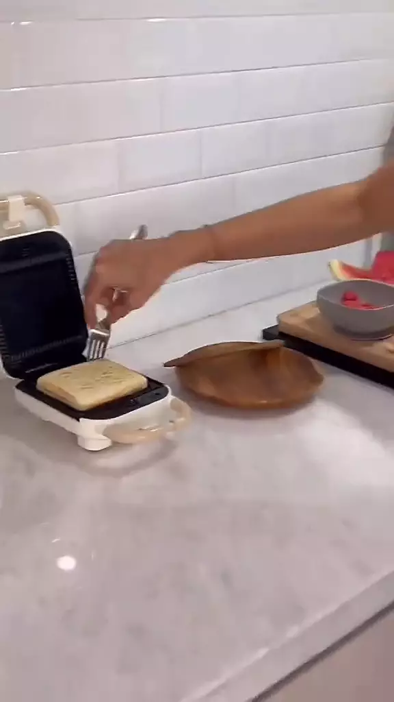 dapur rumah nadine chandrawinata © 2024 brilio.net