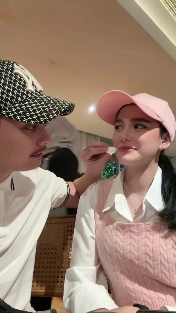 momen mesra yasmine ow dan khairul arifin © 2025 TikTok