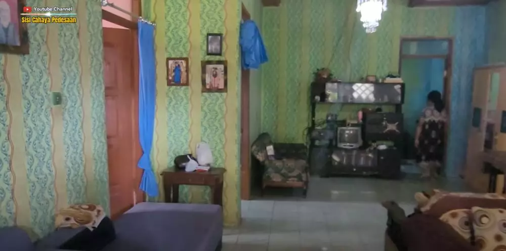 potret dapur rumah masa kecil Yuki Kato © 2024 YouTube potret dapur rumah masa kecil Yuki Kato © 2024 YouTube