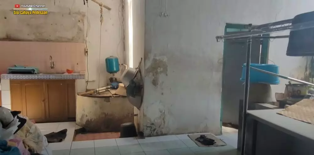 potret dapur rumah masa kecil Yuki Kato © 2024 YouTube potret dapur rumah masa kecil Yuki Kato © 2024 YouTube