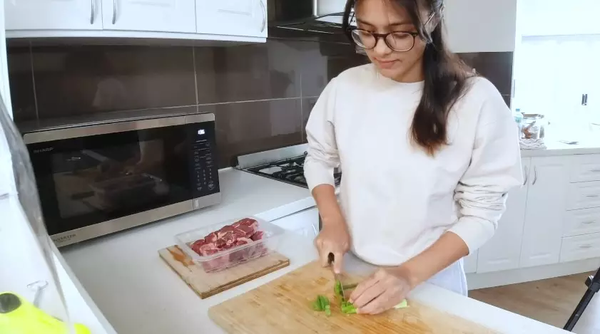 dapur Amanda Rawles serba putih © YouTube dapur Amanda Rawles serba putih © YouTube