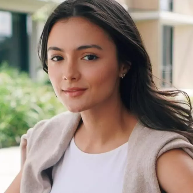 Tinggal di Australia punya rumah view pantai, 11 potret dapur Amanda Rawles interiornya serba putih