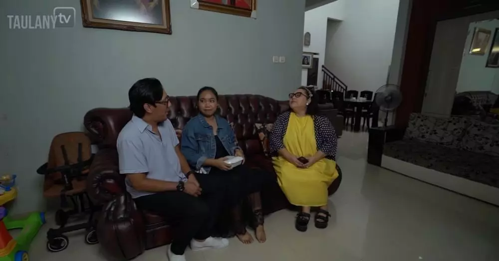 dapur Nunung menyatu ruang keluarga © YouTube dapur Nunung menyatu ruang keluarga © YouTube