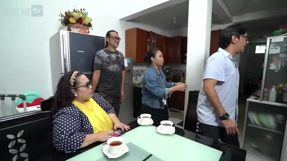dapur Nunung menyatu ruang keluarga © YouTube dapur Nunung menyatu ruang keluarga © YouTube