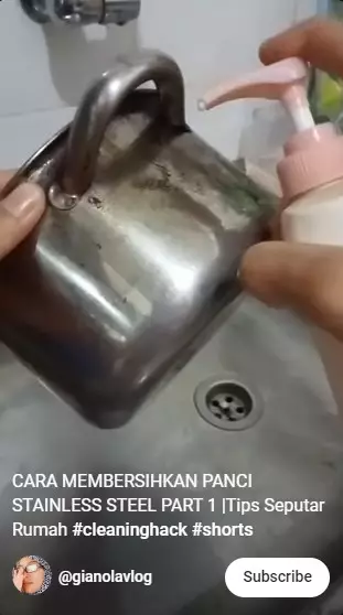 Cara antimainstream warganet bersihkan panci © YouTube Cara antimainstream warganet bersihkan panci © YouTube