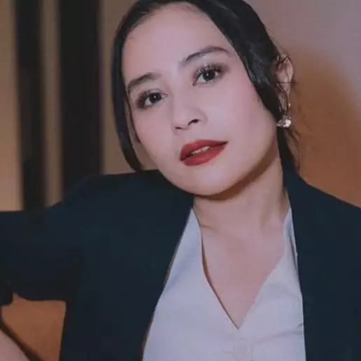 Jadi saksi hubungan Angga dan Shenina, reaksi Prilly Latuconsina saat tahu ukuran cincin bikin salfok