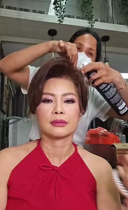 Ci Mehong pebisnis saat pakai makeup © Instagram
