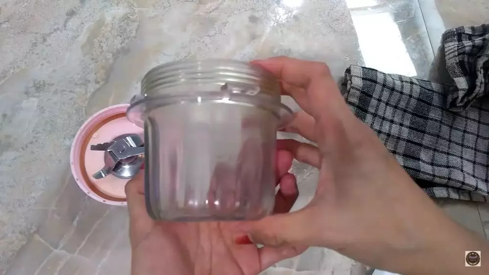 trik hilangkan noda kunyit di blender tambah 1 bahan dapur © berbagai sumber trik hilangkan noda kunyit di blender tambah 1 bahan dapur © berbagai sumber