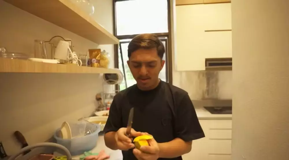 potret kantor bos skincare Shella Saukia © 2024 brilio.net