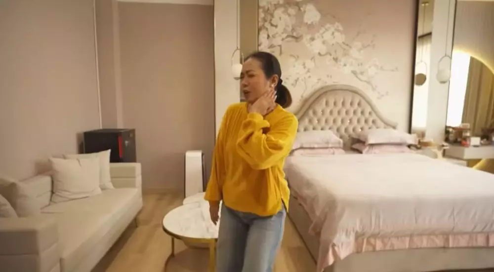 potret kantor bos skincare Shella Saukia © 2024 brilio.net