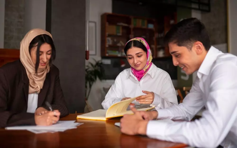 Pantun pembuka acara dengan sapaan assalamualaikum © 2025 brilio.net  Pantun pembuka acara dengan sapaan assalamualaikum © 2025 brilio.net