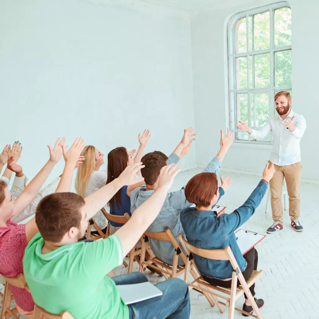 30 Contoh pantun pembuka acara seminar yang lucu, inspiratif, dan tidak garing