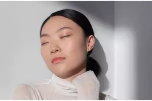 Cara alami atasi kerutan ini ampuh bikin kulit kencang bak dibotox, cukup andalkan 1 bahan dapur