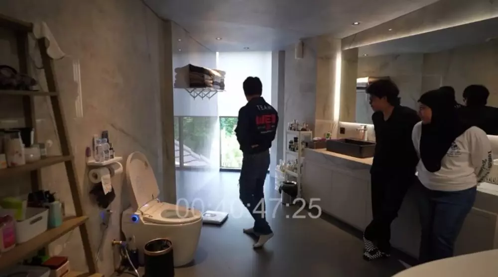 kamar mandi Atta dan Aurel © YouTube