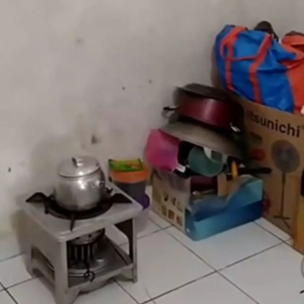 Tanpa semen cor tetap kokoh, ini 9 cara bikin dapur sudut kontrakan minimalis cuma pakai meja kayu © 2024 brilio.net Tanpa semen cor tetap kokoh, ini 9 cara bikin dapur sudut kontrakan minimalis cuma pakai meja kayu © 2024 brilio.net