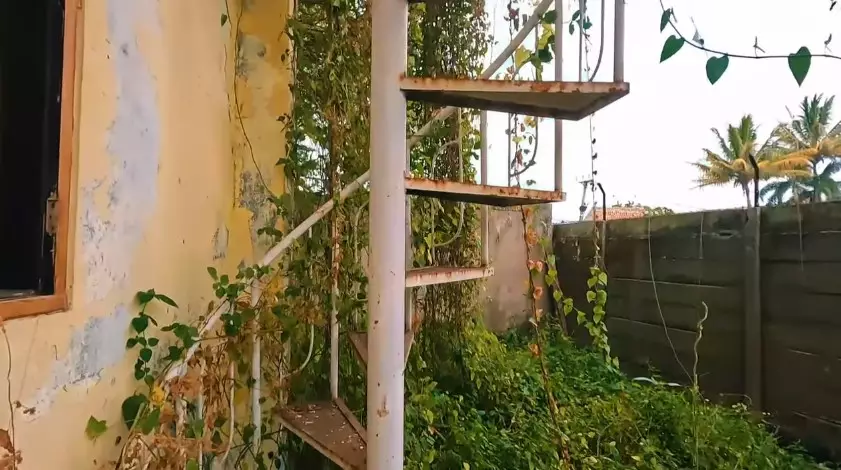 hunian Nadia Vega terbengkalai © YouTube