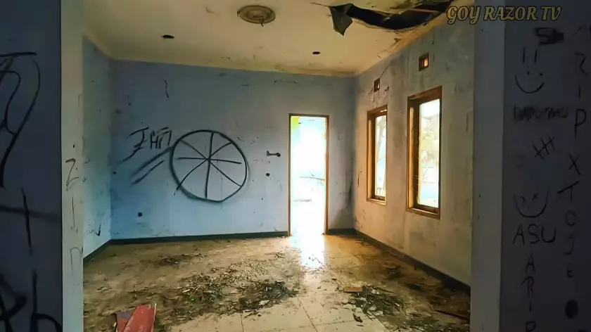 hunian Nadia Vega terbengkalai © YouTube