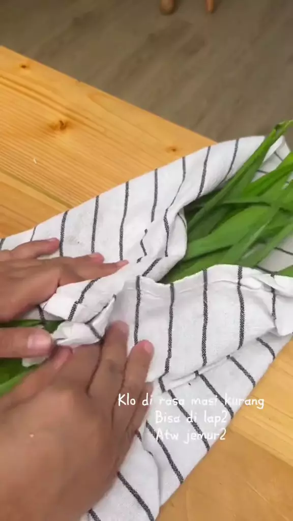 cara bikin daun pandan pengharum mobil © 2023 brilio.net