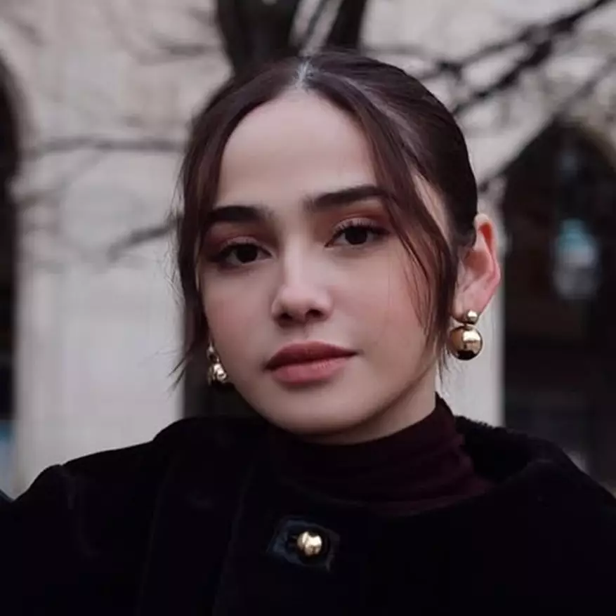 9 Potret Syifa Hadju saat tampil polos bikin warganet pangling, beda pol usai dimakeup