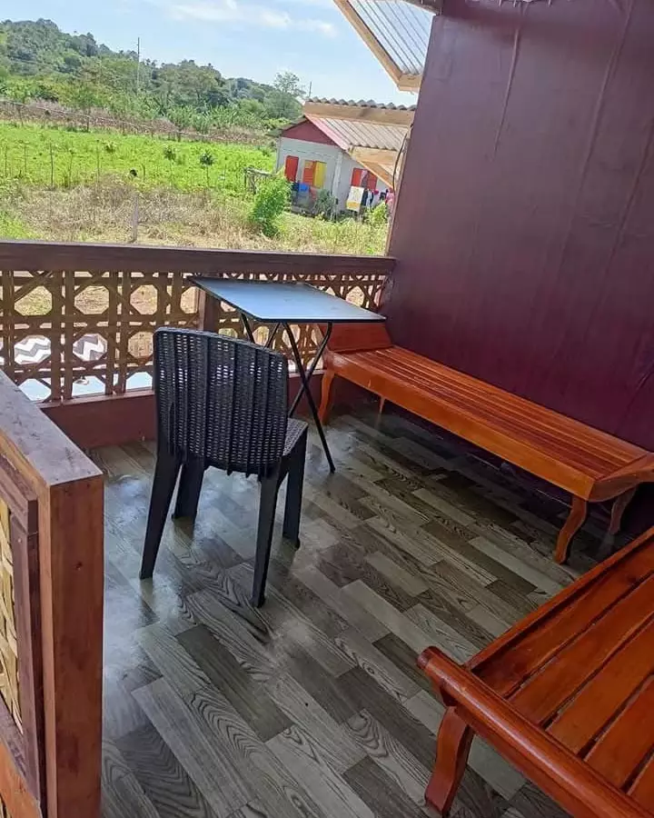 rumah gubuk bertingkat tampak mewah  © 2025 Facebook