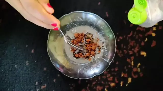 Kulit tangan tampak tua © YouTube