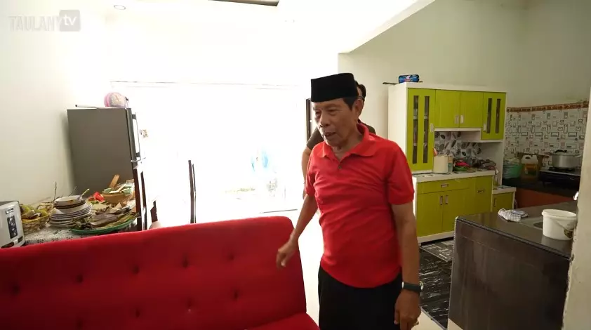 dapur Haji Malih sempit tapi estetik © YouTube dapur Haji Malih sempit tapi estetik © YouTube