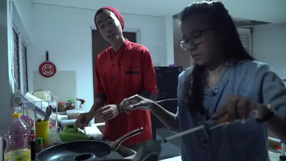 dapur Erika tanpa kitchen set © YouTube dapur Erika tanpa kitchen set © YouTube