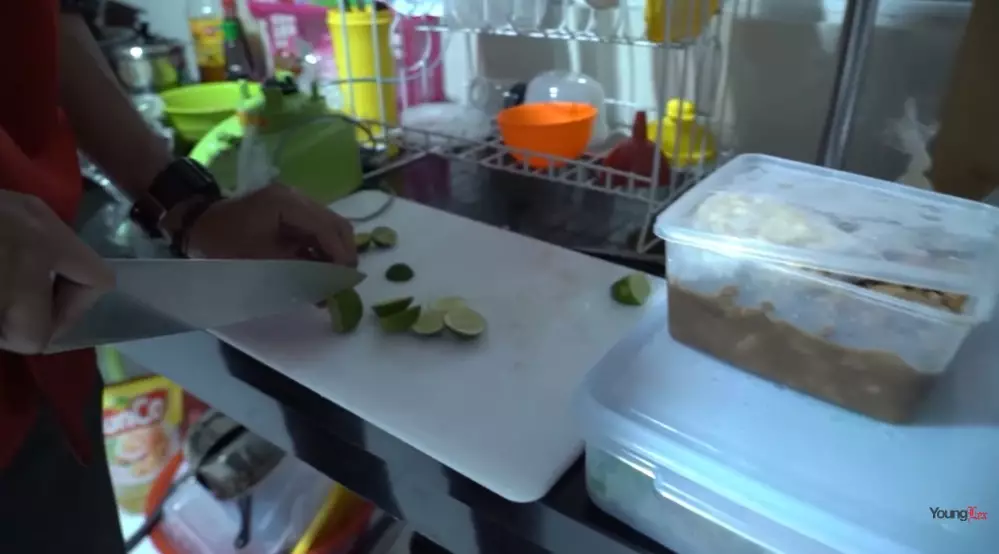 dapur Erika tanpa kitchen set © YouTube dapur Erika tanpa kitchen set © YouTube