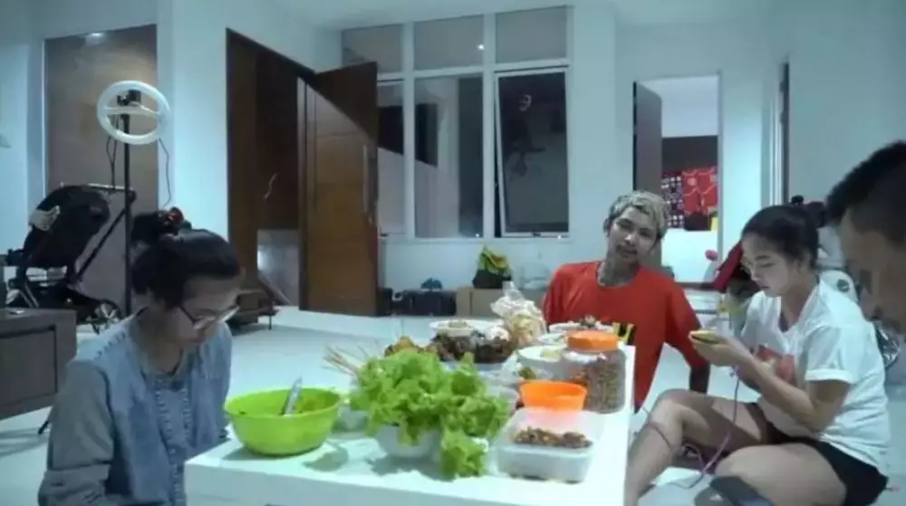 dapur Erika tanpa kitchen set © YouTube dapur Erika tanpa kitchen set © YouTube
