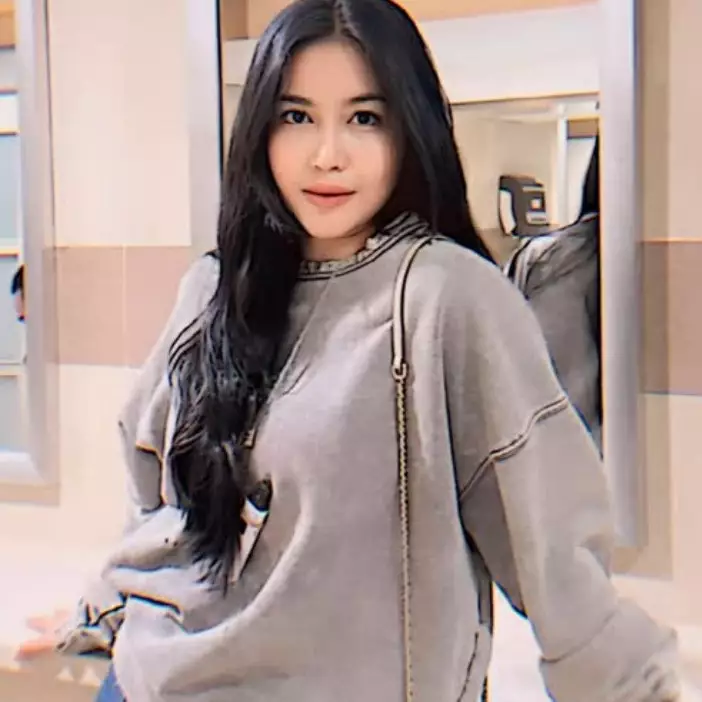 Rumah Erika istri Young Lex 3 lantai tapi dapurnya sederhana, 9 potret interiornya tanpa kitchen set