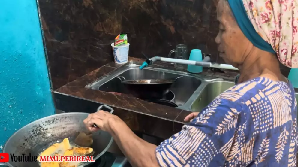 dapur ibu Mimi Peri di Kampung © YouTube dapur ibu Mimi Peri di Kampung © YouTube