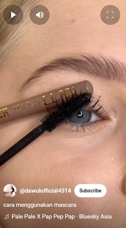Trik pakai maskara © YouTube