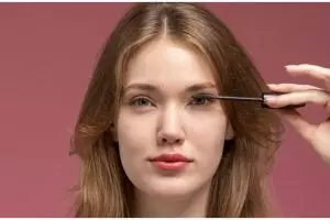 Trik pakai maskara supaya tak menggumpal dan bikin bulu mata lentik meski tanpa alat penjepit