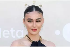 Morning skincare routine ala Agnes Monica ini bikin bebas mata panda, tetap pakai eye cream pagi hari