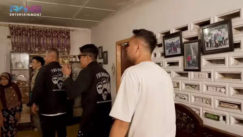 rumah milik kakek nenek Ariel NOAH © YouTube