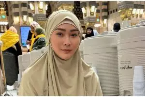 Punya wajah tirus tanpa oplas, 5 perawatan Inul Daratista ini bikin kulit kencang dan awet muda