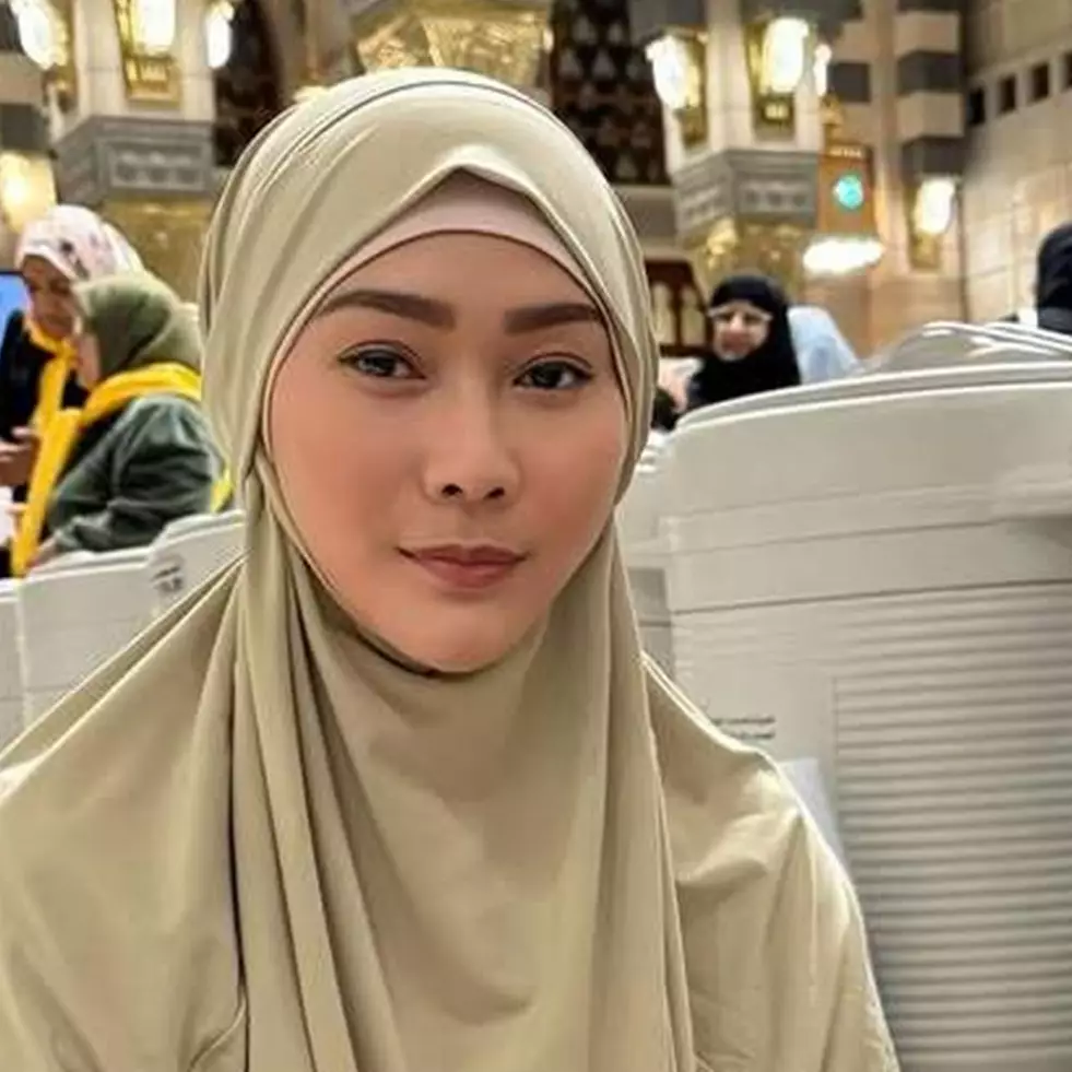 Punya wajah tirus tanpa oplas, 5 perawatan Inul Daratista ini bikin kulit kencang dan awet muda