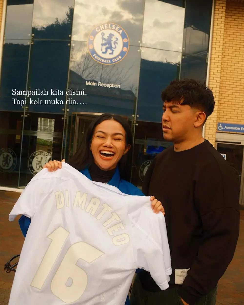 yura yunita pakai jersey selain MU © 2025 Instagram yura yunita pakai jersey selain MU © 2025 Instagram