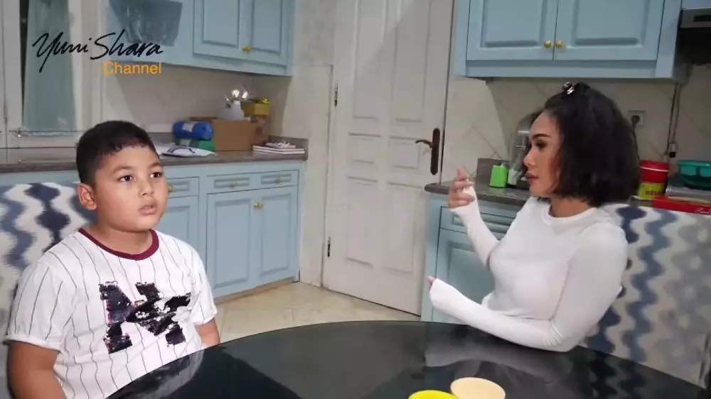 dapur rumah Krisdayanti © 2024 brilio.net