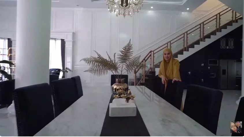 potret dapur mewah kartika putri © YouTube