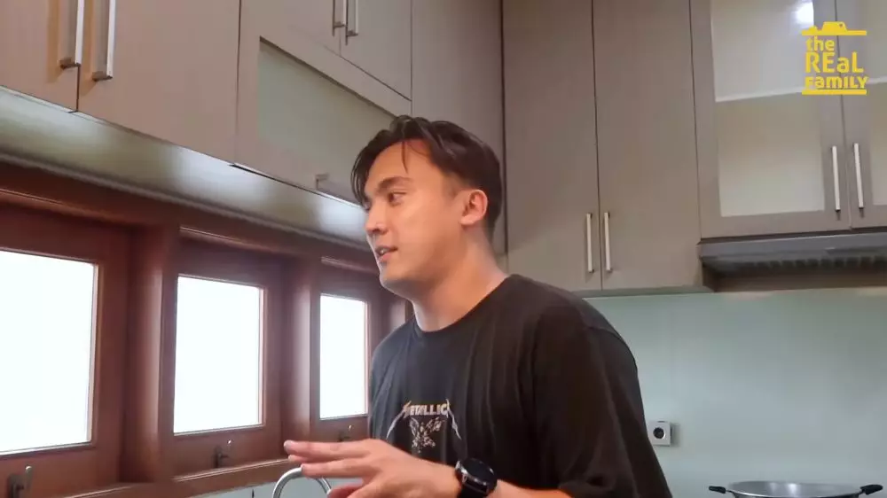 dapur rumah Rendy Kjaernett dan Lady Nayoan © 2024 brilio.net