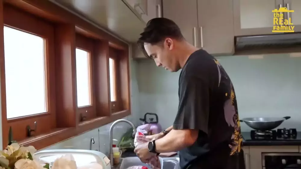 dapur rumah Rendy Kjaernett dan Lady Nayoan © 2024 brilio.net