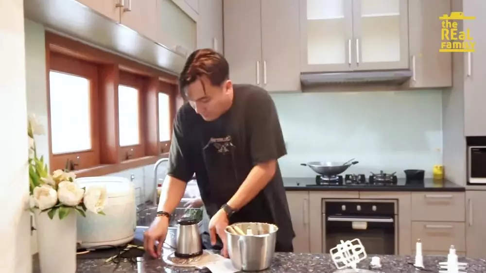 dapur rumah Rendy Kjaernett dan Lady Nayoan © 2024 brilio.net