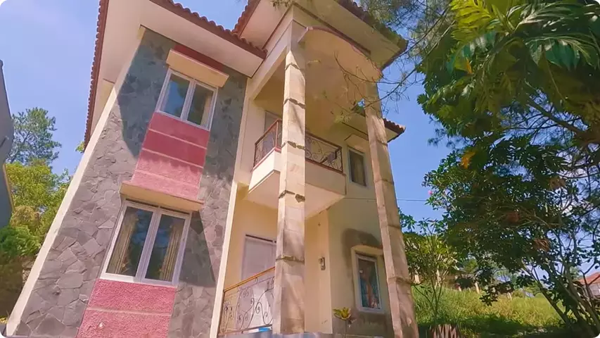 Rumah terbengkalai Ony Syahrial © 2024 YouTube