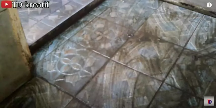 lantai kamar mandi lumutt © 2024 brilio.net