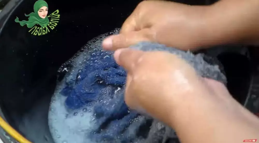 trik cuci handuk kusam pakai soda kue dan cuka © YouTube