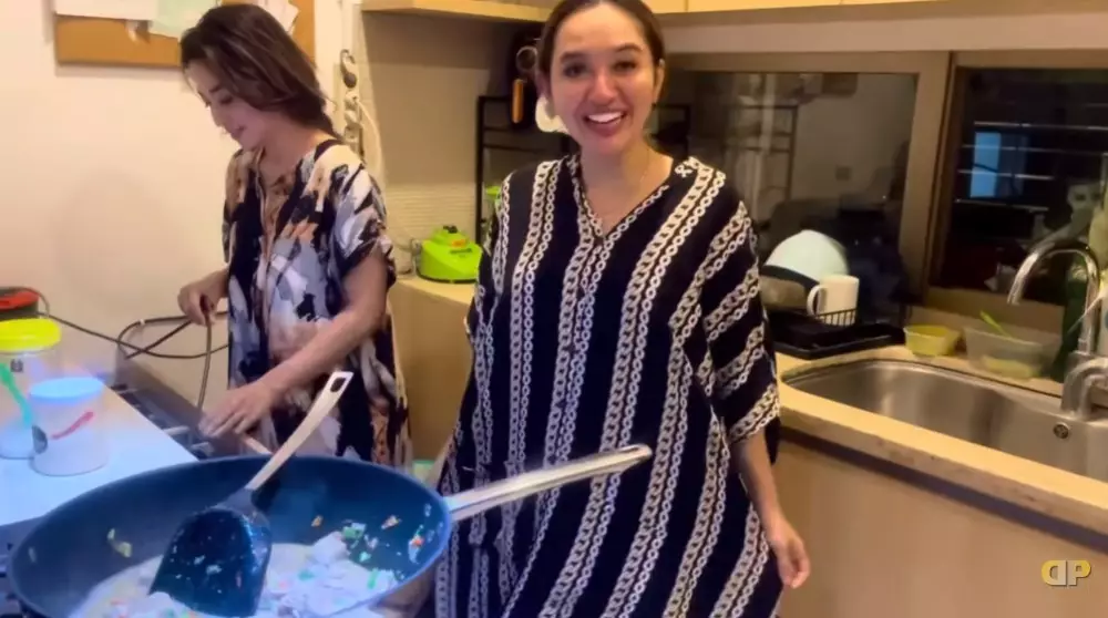 dapur Dewi Perssik sumpek full perabot © berbagai sumber dapur Dewi Perssik sumpek full perabot © berbagai sumber